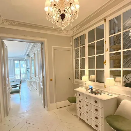 Bright And Well-decorated Parisian-style Nest * Paris